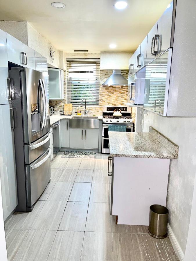 Lga Airport 3 Mins, 3 Bedroom Duplex House, Parking And Private Backyard, 9Mins Subway! New York Exterior photo