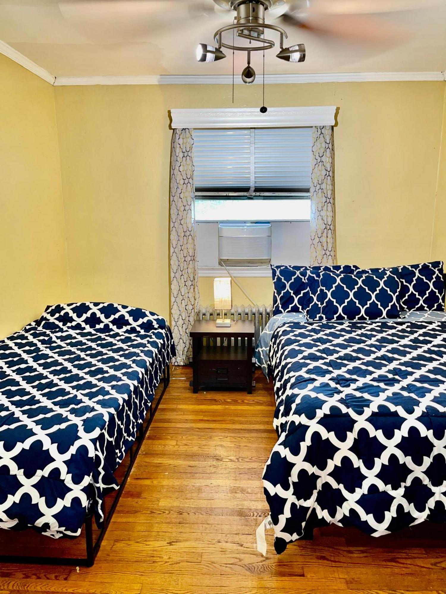 Lga Airport 3 Mins, 3 Bedroom Duplex House, Parking And Private Backyard, 9Mins Subway! New York Exterior photo